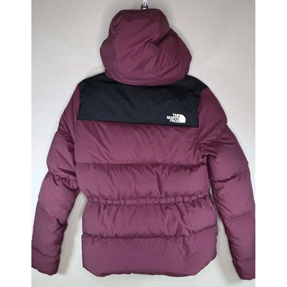 The North Face Women's 550 Fill Down Jacket with Hood — Burgundy / Maroon — Size - Picture 3 of 16